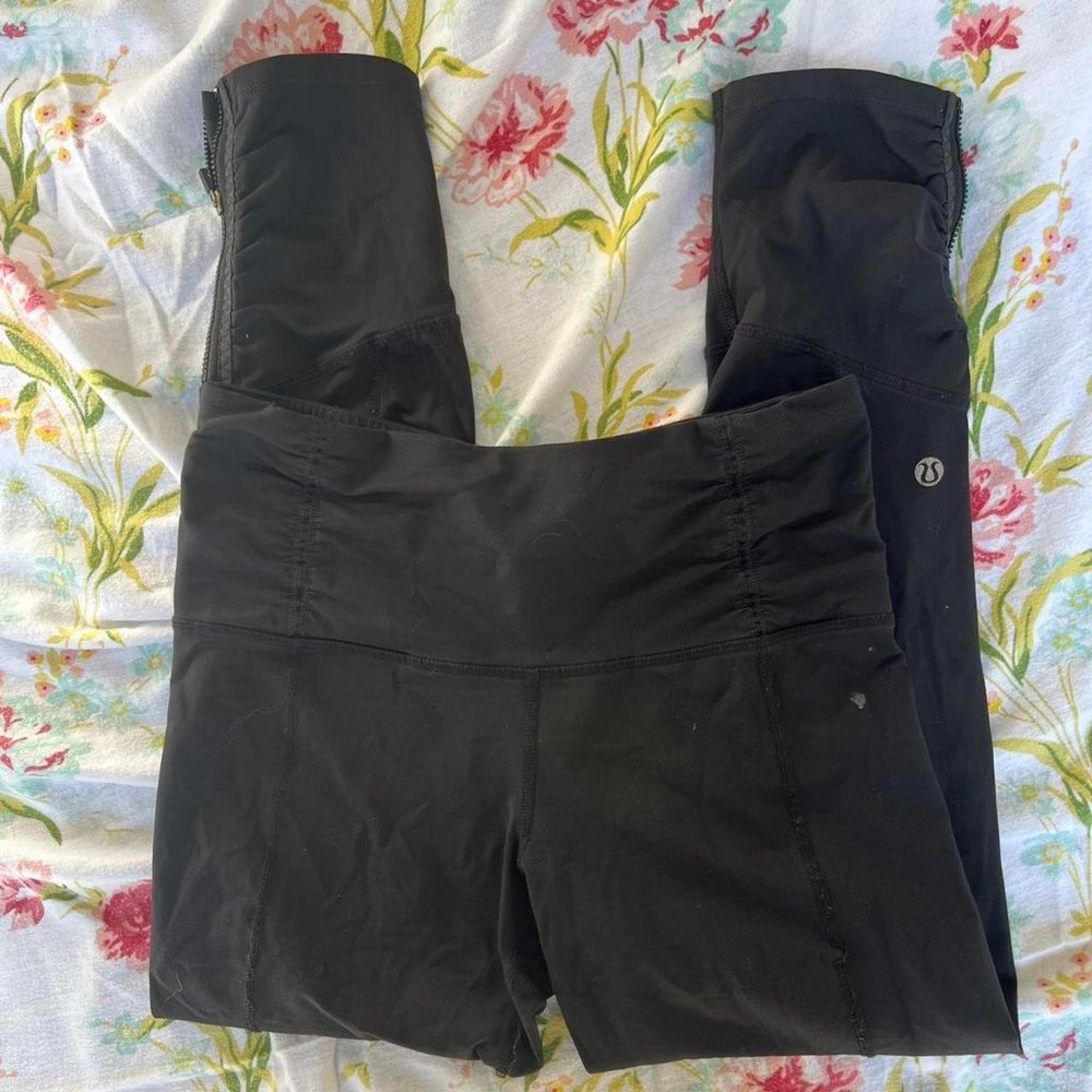 Lululemon Capri Leggings with Zip Up Adjustable Bottoms